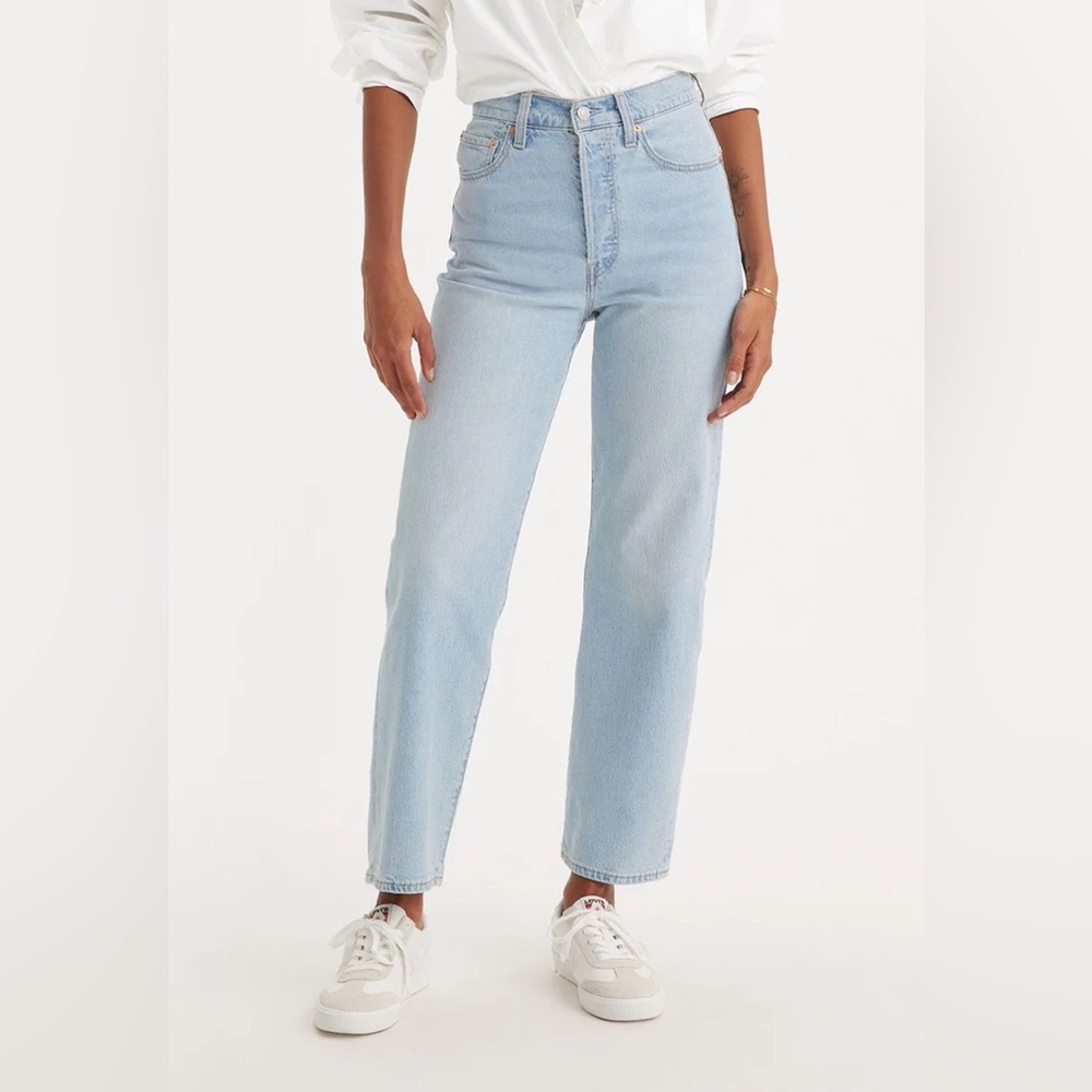 Levi's Light Wash High-Rise Cropped Straight Jeans
